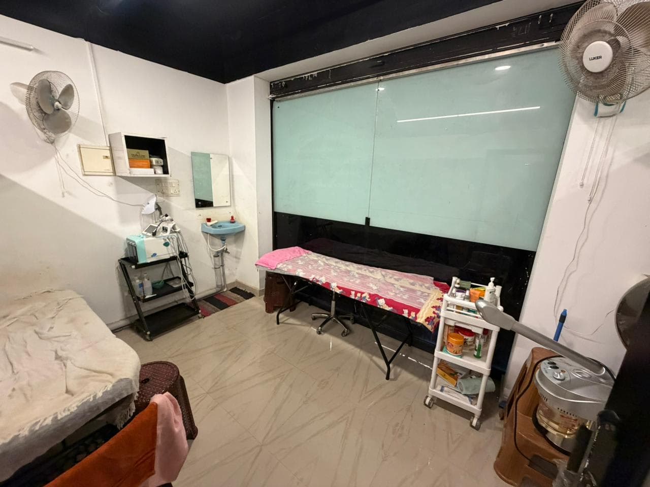 Beauty Parlour Space